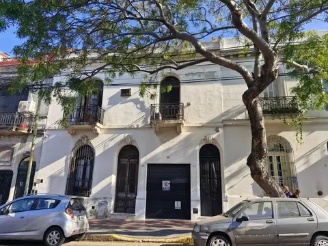 Excelente P.H. 4 Amb. c/ Dep 1ª piso por escalera al frente c/ garage , terraza c/quincho y parrilla