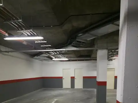 ¡Oportunidad! Venta de cochera en Centro Comercial Pueblo Caamaño, Pilar