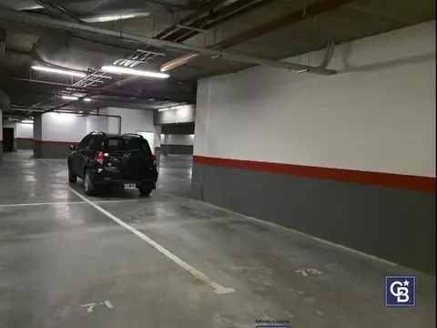 ¡Oportunidad! Venta de cochera en Centro Comercial Pueblo Caamaño, Pilar