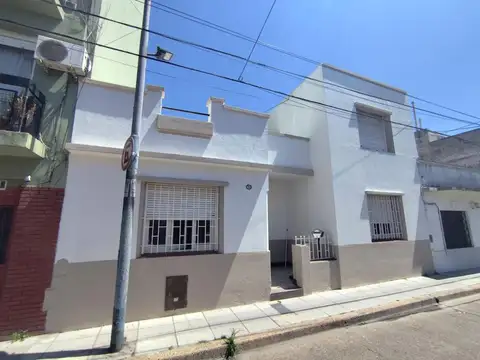Casa 3 ambientes en alquiler en Liniers