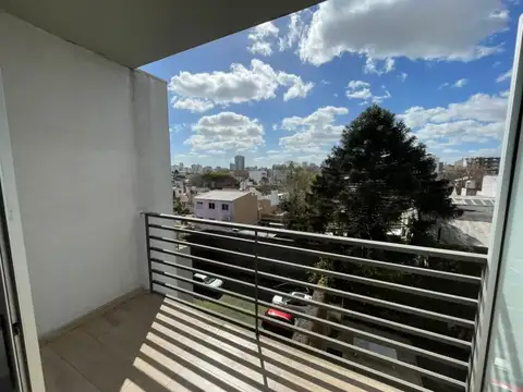 Alquiler | Monoambiente con balcón | Coghlan