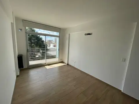 Alquiler | Monoambiente con balcón | Coghlan