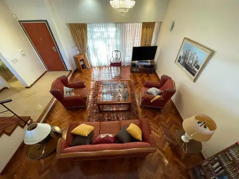 Casa en Alquiler con 1 cochera