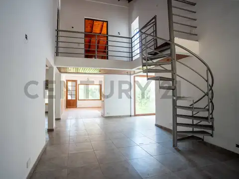 Casa en Venta en City Bell - 4 Dormitorios.