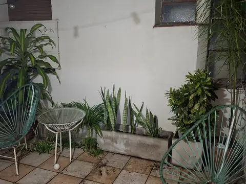 EXCELENTE PH DE FRENTE EN PLANTA BAJA CON PATIO