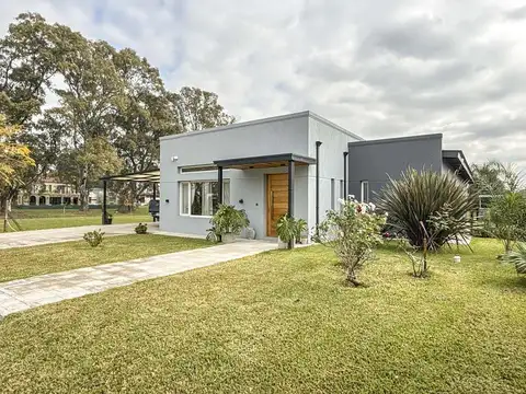 Casa 6 ambientes con 2 baños