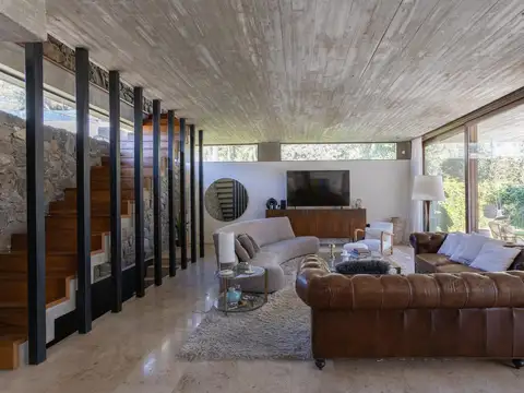 Casa 5 ambientes con 2 baños