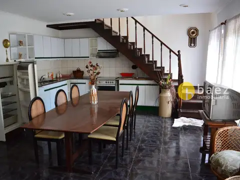 Casa 4 ambientes con 2 baños