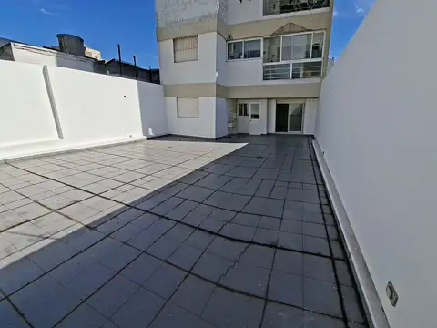 Mariano Acosta 100, Piso 1