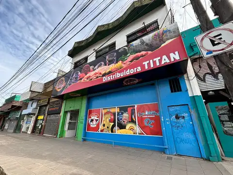 IMPORTANTE LOCAL EN EL CENTRO DEL CRUCE CASTELAR