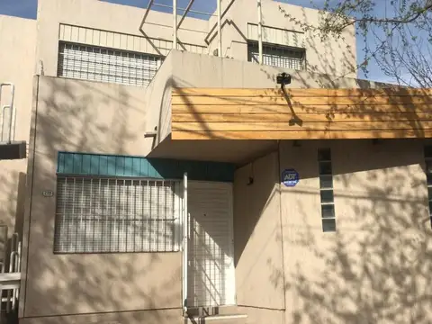 CASA EN CALLE PELLEGRINI 236 CIUDAD
