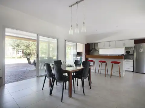 Casa en Venta en Lisandro Olmos Etcheverry, USD 259.900