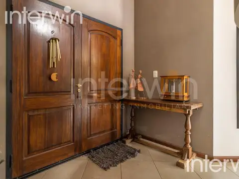 Casa 8 ambientes con 3 baños