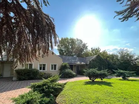 Casa 5 ambientes con 5 baños