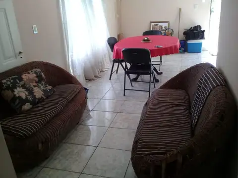 Muy linda casa dos dorm venta jardin El Cabañal Cabra Corral