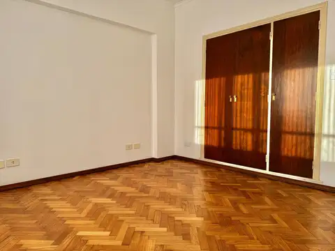 DEPARTAMENTO DE 4 AMB EXTERNO. BALCON TERRAZA