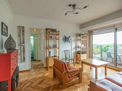 Venta departamento con balcon al frente en Temperley