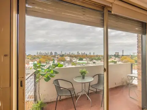 Venta departamento con balcon al frente en Temperley