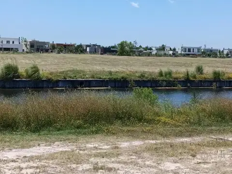Oportunidad de venta lote en el naudir al rio