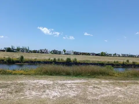 Oportunidad de venta lote en el naudir al rio