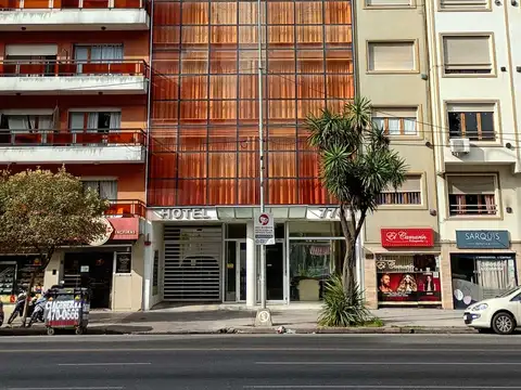 Hotel 800 m2 a una cuadra de Plaza España