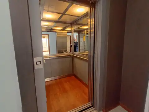 Hotel 800 m2 a una cuadra de Plaza España