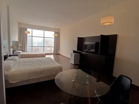 Hotel 800 m2 a una cuadra de Plaza España