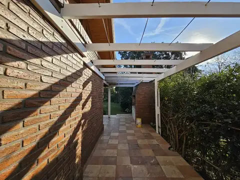 Casa en Alquiler con 1 cochera