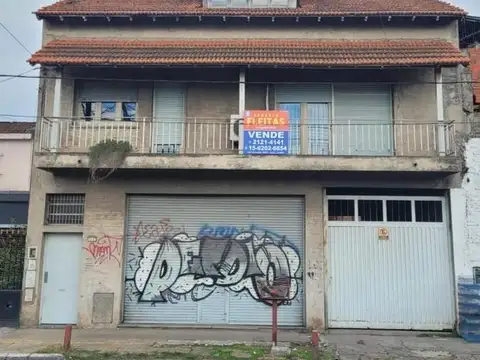 VENTA DE CASA DE 4 AMBIENTES CON LOCAL SOBRE IMPORTANTE AVENIDA   NUEVO VALOR 