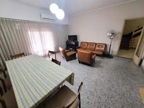 VENTA DE CASA DE 4 AMBIENTES CON LOCAL SOBRE IMPORTANTE AVENIDA   NUEVO VALOR 