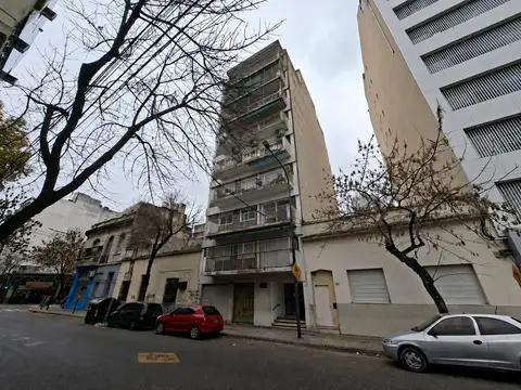 Departamento en Almagro Norte en excelente estado, recién pintado, listo para habitar.
