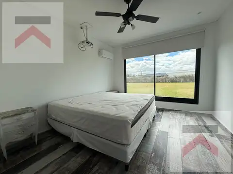 Casa en Alquiler con 1 cochera