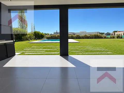 Casa 5 ambientes con 3 baños