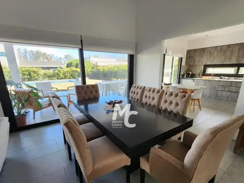 Casa en Alquiler con 1 cochera