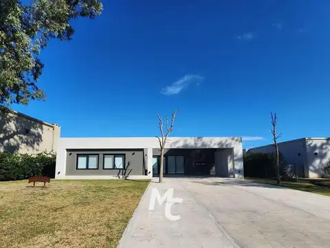 Casa en Alquiler de 3 dormitorios