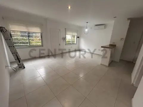 Depto Tipo Casa en Venta en City Bell, USD 129.000