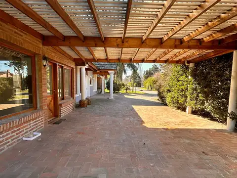 Casa en Venta con 2 cocheras