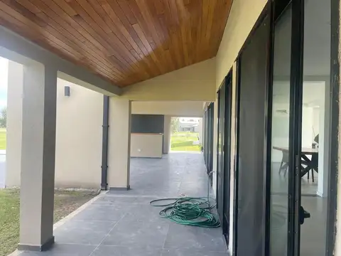 Casa en Venta en Countries y Barrios Cerrados en San Miguel del Monte, USD 650.000