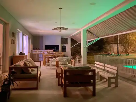 Casa 4 ambientes con 6 baños