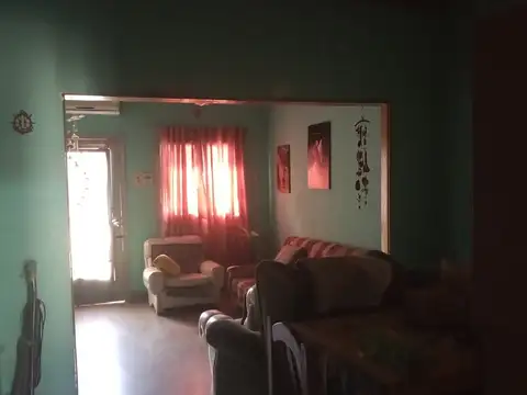 Casa 5 ambientes con 1 baño