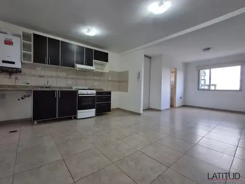 Cómodo y luminoso monoambiente en Alem 1757
