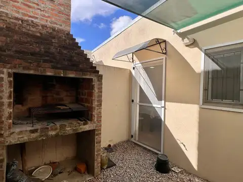 VENTA COMPLEJO DE 6 VIVIENDAS EN BLOCK VILLA DE MAYO