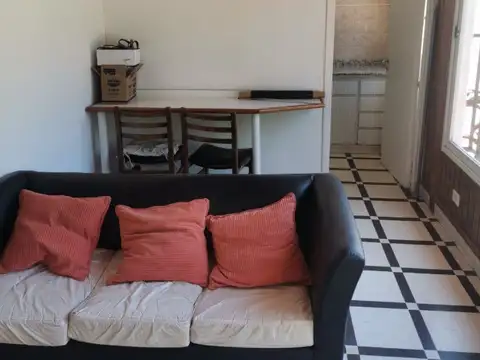 Casa 6 ambientes con 2 baños