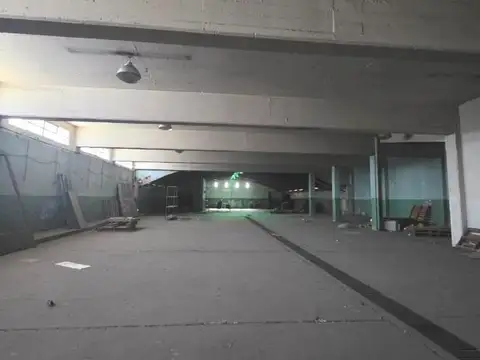 Galpon en Venta 47  mts Fondo