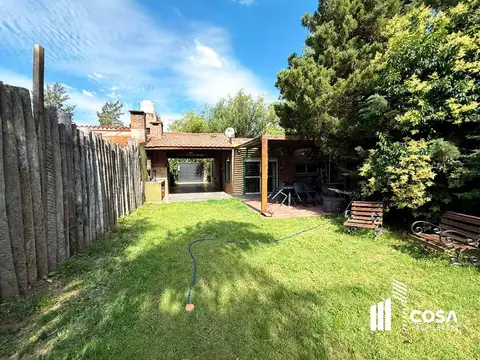 Venta Casa 1 dormitorio con jardín y galería Funes Santa Fe