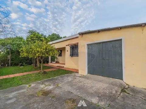 Amplia Casa  con Garaje y  Terreno en Suárez