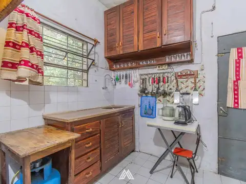 Amplia Casa  con Garaje y  Terreno en Suárez