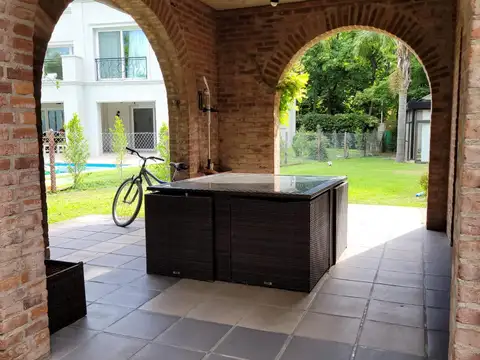 Casa 7 ambientes con 3 baños