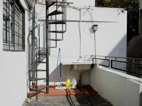 Depto Tipo Casa en Venta en Flores, USD 135.000