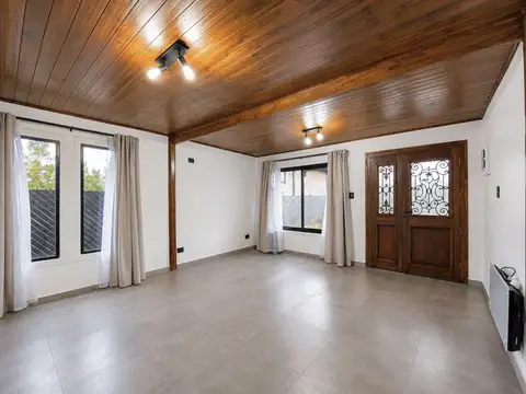 Casa en Venta con 3 cocheras